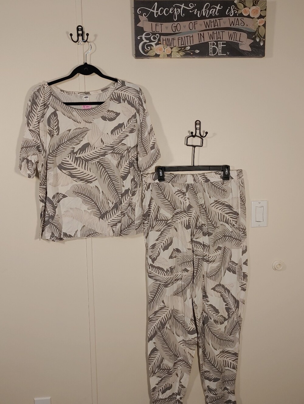 Old Navy Large Grey Exotic Leaves Short Sleeve Pajama Set